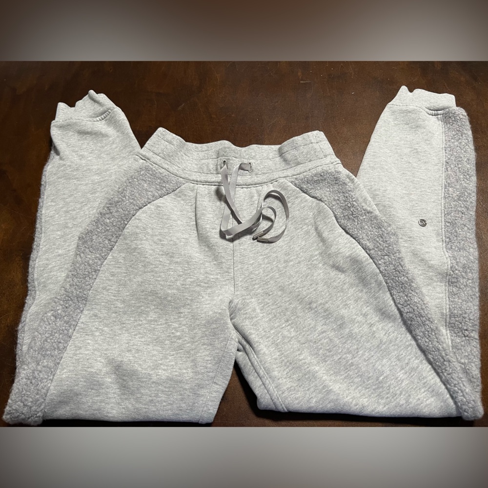 Lululemon Heathered Core Light Gray Scuba Jogger Sherpa Stripe Size 2